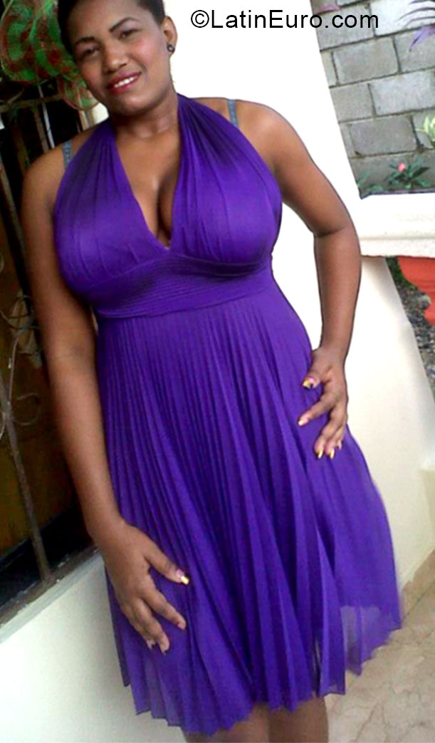 Date this lovely Dominican Republic girl Roxan from Santiago DO20666