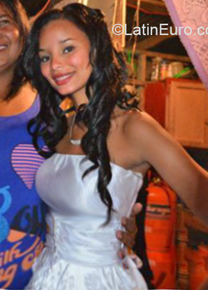 Date this exotic Dominican Republic girl Karen from Santo Domingo DO20717