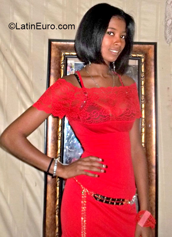 Date this voluptuous Dominican Republic girl Manelys from Santo Domingo DO20725