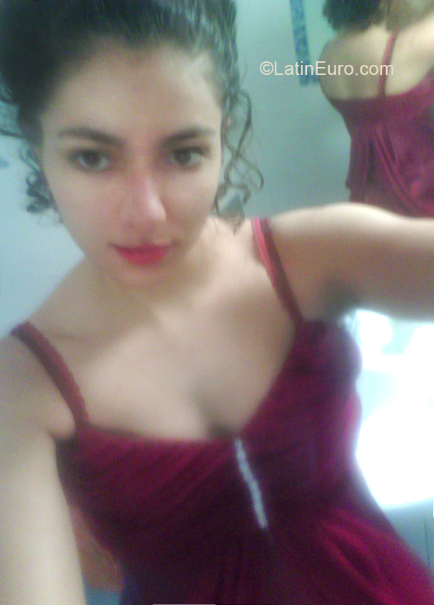 Date this foxy Italy girl Amanda from Rome IT237