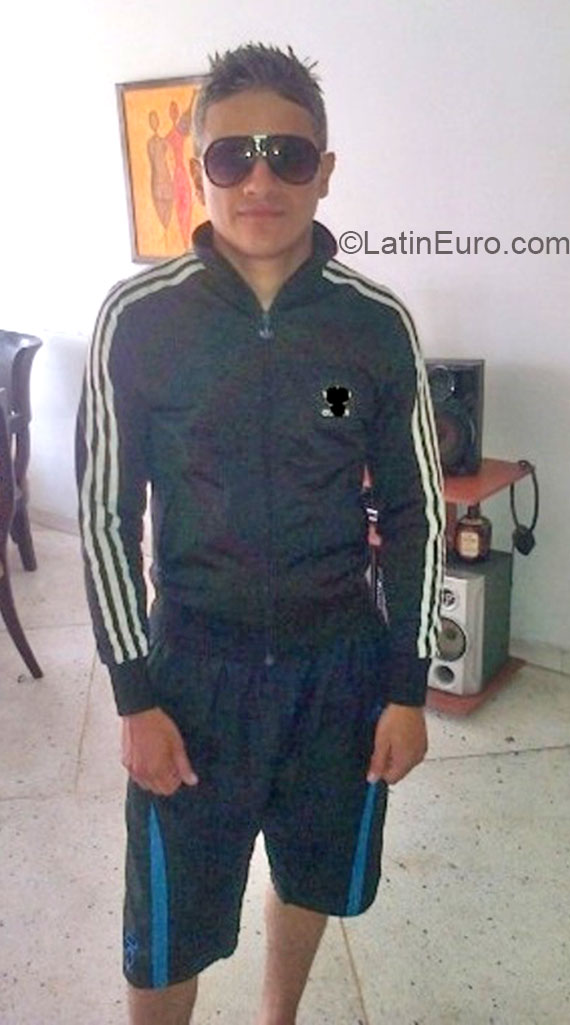 Date this charming Colombia man Miller from Cali CO16638