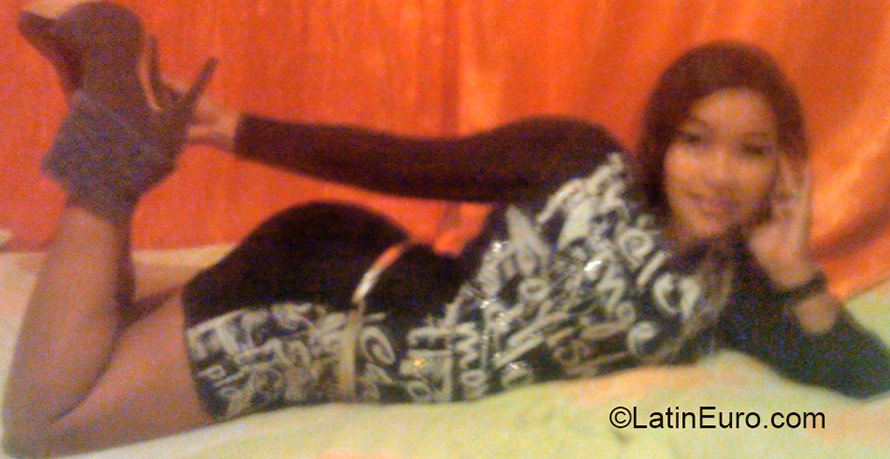 Date this sultry Colombia girl Angeledy from Cali CO16678