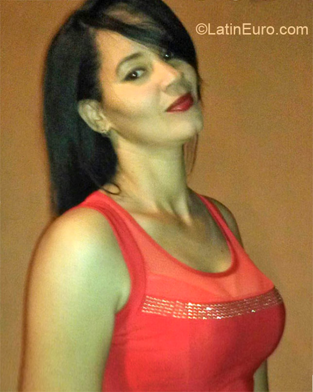 Date this cute Dominican Republic girl Sonyie from Santo Domingo DO20828