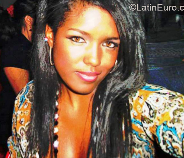 Date this hard body Colombia girl Angelirt from cali CO16683