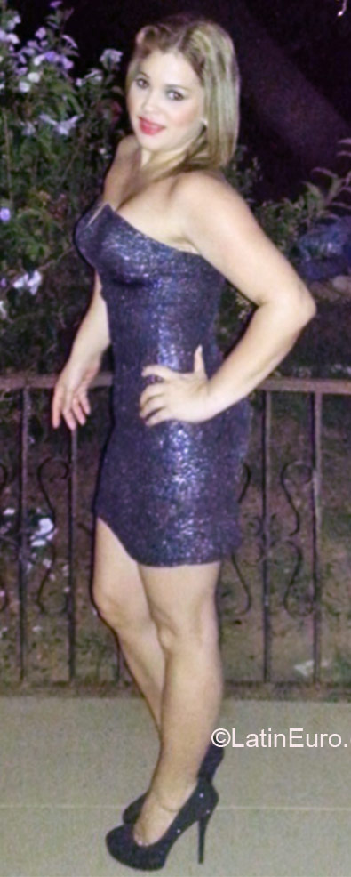 Date this happy Panama girl Anyelinia from Panama City PA522