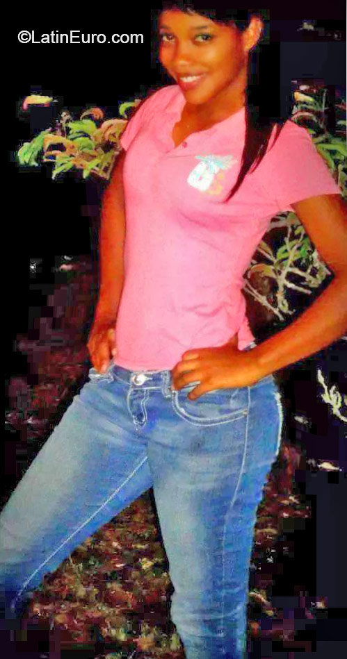 Date this athletic Colombia girl Andrea from Cali CO16721