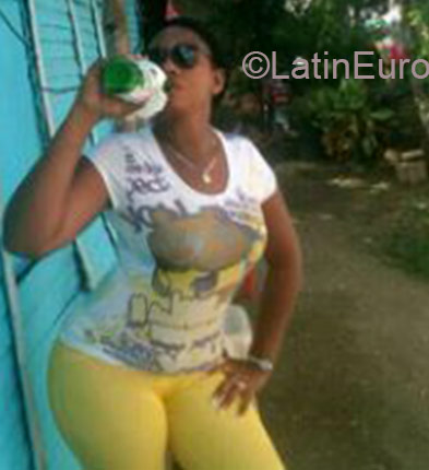 Date this voluptuous Dominican Republic girl Coraili from Santo Domingo DO20908