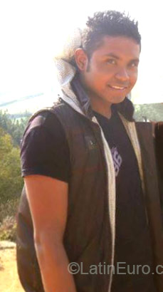Date this exotic Colombia man Darwin from Bogota CO16725