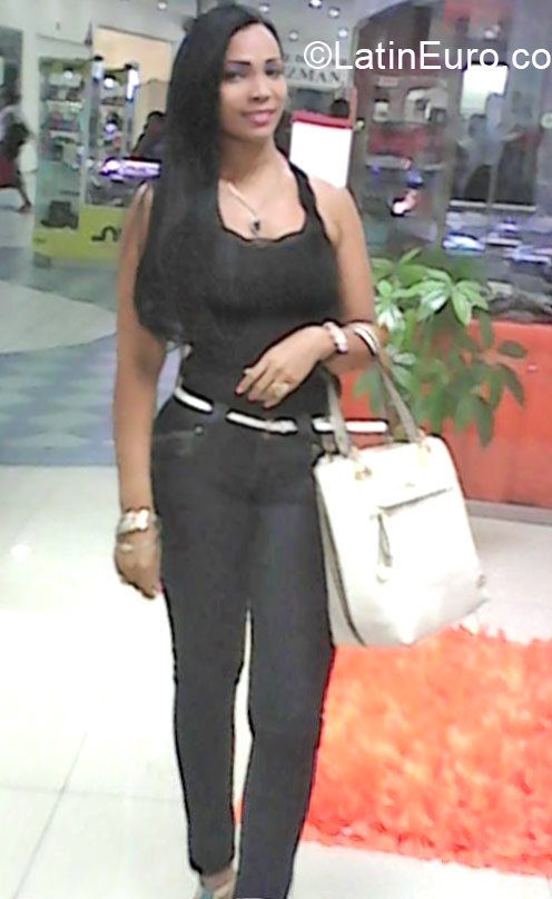 Date this hot Dominican Republic girl Estefania from Santo Domingo DO20968