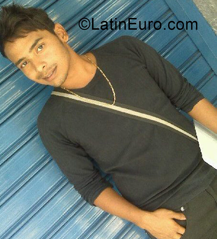 Date this attractive Venezuela man Karlos from Maracay VE371
