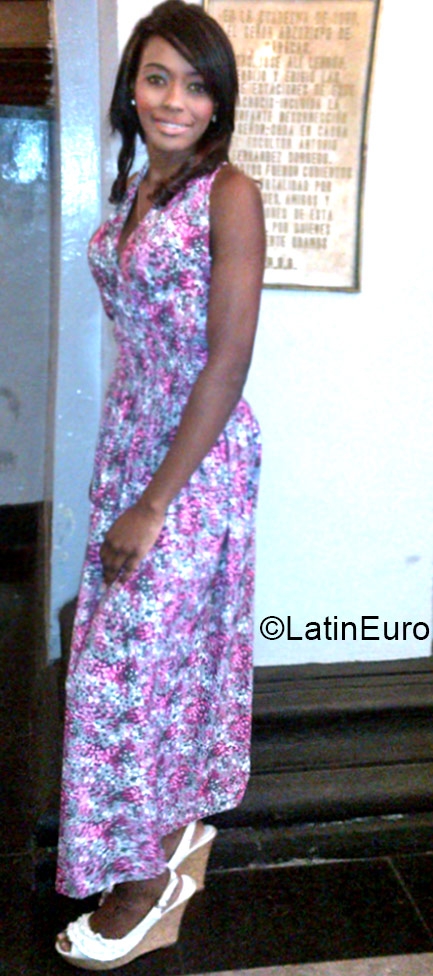 Date this charming Colombia girl Jhoanna from Cali CO16766