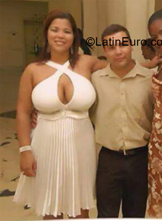 Date this sensual Brazil girl Lisa from Salvador BR9177