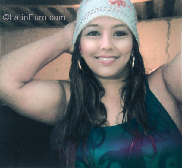 Date this foxy Colombia girl Rosa from Cali CO24464