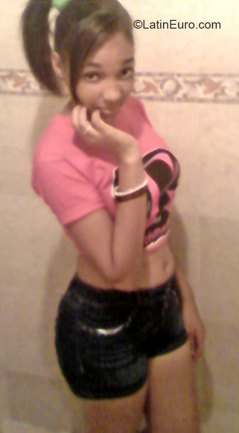Date this beautiful Dominican Republic girl Christin from Santiago DO21081