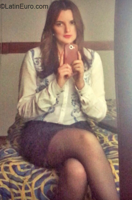 Date this gorgeous Colombia girl Cati from Bogota CO16807
