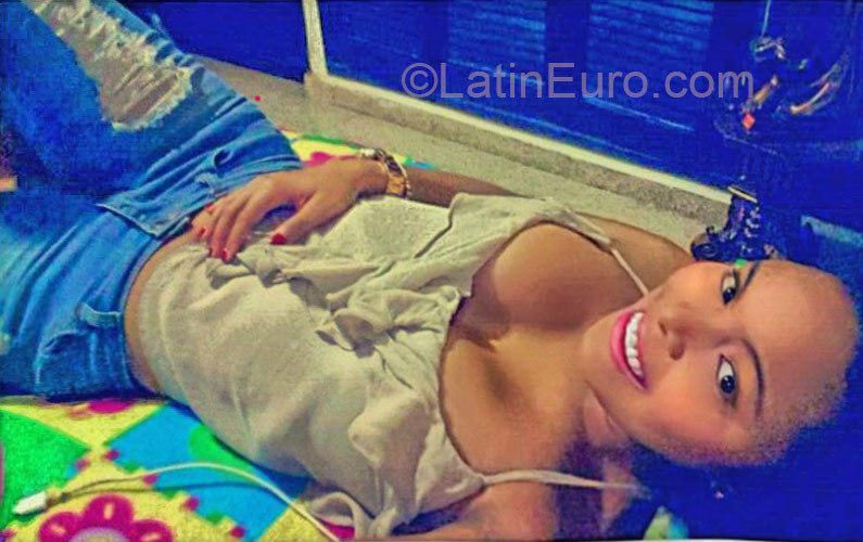 Date this voluptuous Colombia girl Grey from Barranquilla CO16808
