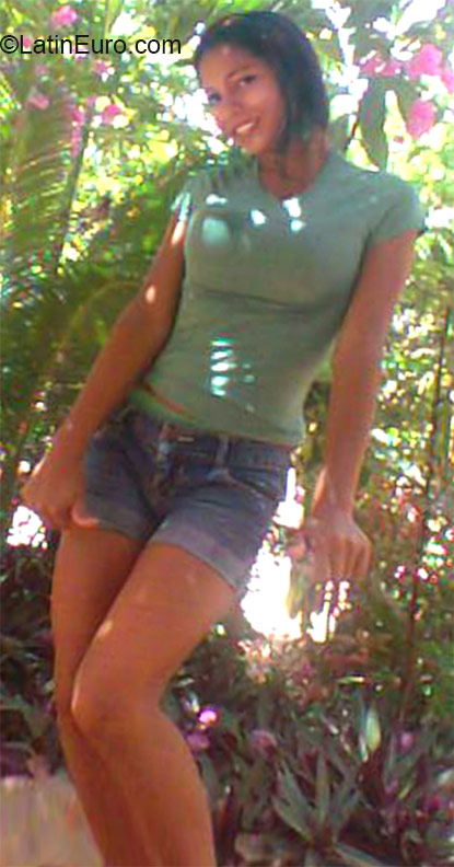 Date this delightful Venezuela girl Naimar from Guayana City VE385