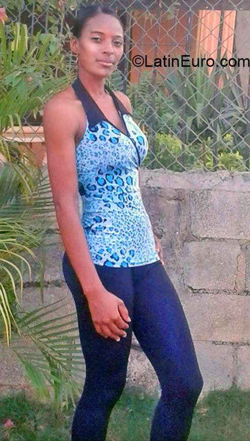 Date this gorgeous Dominican Republic girl Santa from Santo Domingo DO21111