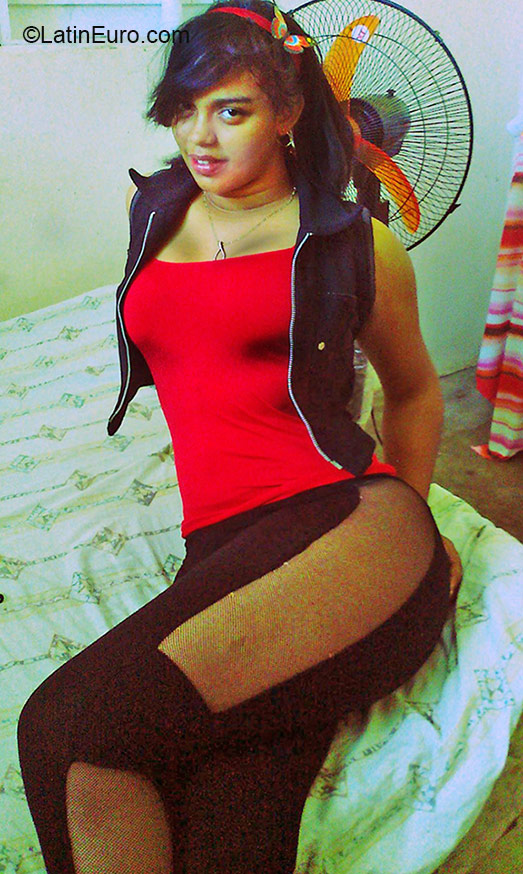 Date this voluptuous Dominican Republic girl Leidy from Bani DO21126