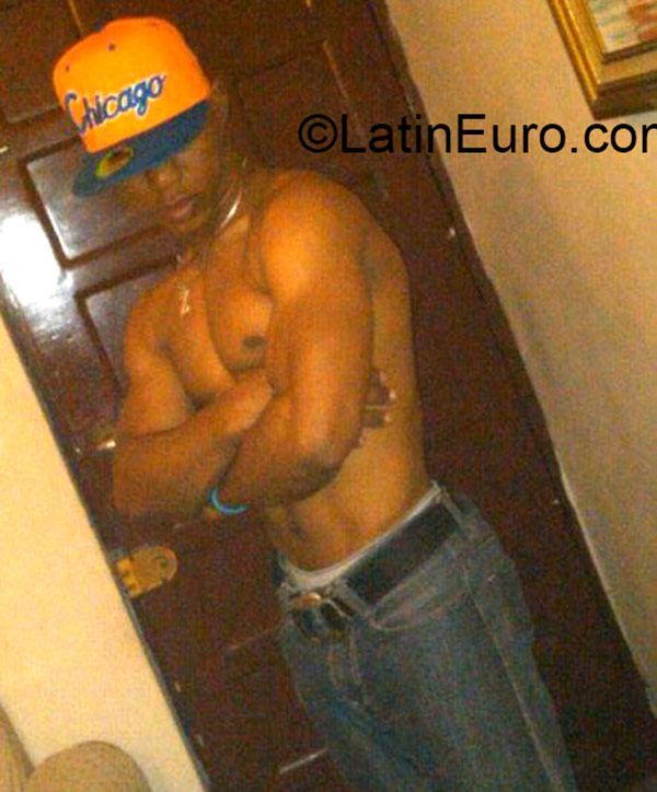 Date this gorgeous Dominican Republic man Jose from Santo Domingo DO21135