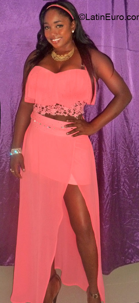 Date this georgeous Colombia girl Lorena from Cartagena CO16829