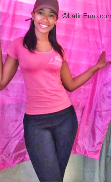Date this foxy Dominican Republic girl Monica from Santo Domingo DO21201