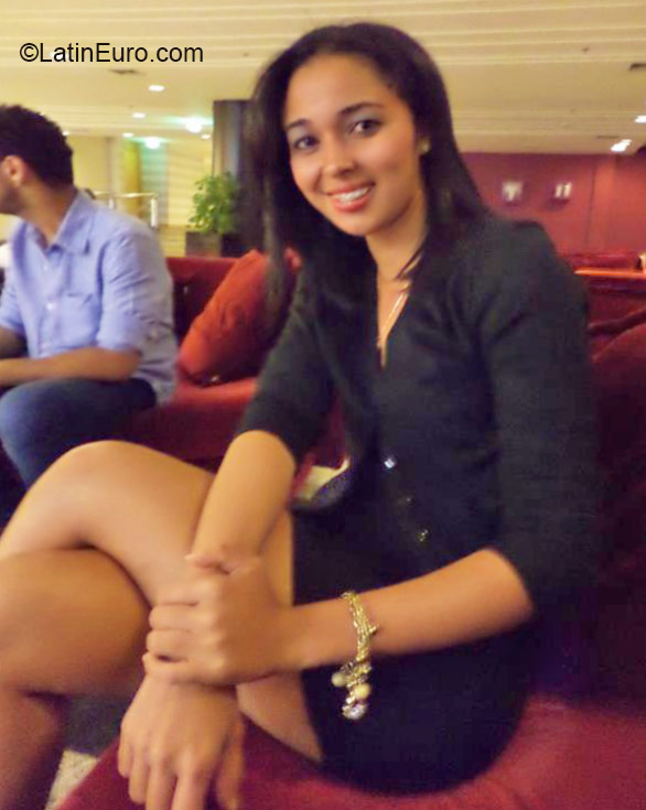 Date this delightful Brazil girl Rayssa from Brasilia BR9203