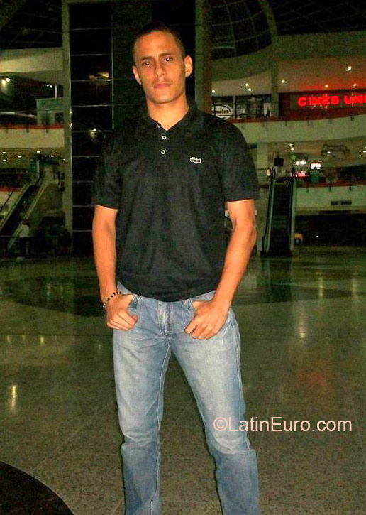 Date this athletic Venezuela man Anghell from Maracay VE396