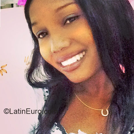 Date this voluptuous Dominican Republic girl Raiza from Santo Domingo DO21240