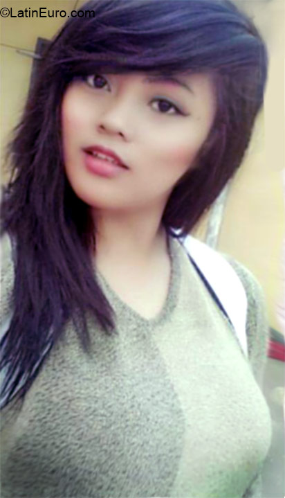 Date this sensual Philippines girl Dona from Cavite PH747
