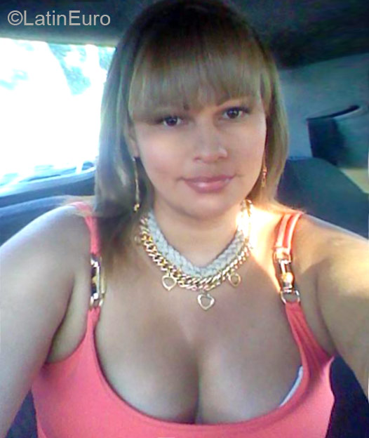 Date this happy Colombia girl Luz Adriana from Cali CO16945