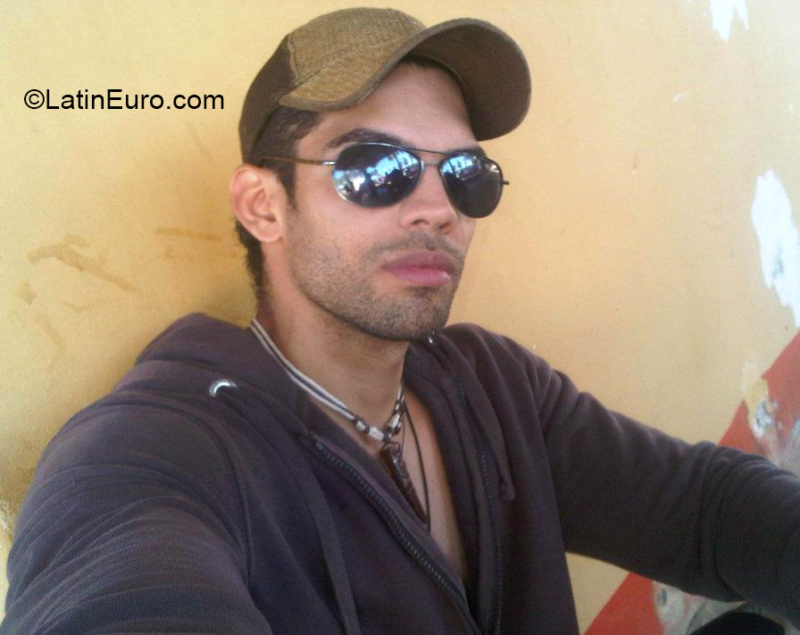 Date this hard body Venezuela man Roberth from Maracaibo VE403