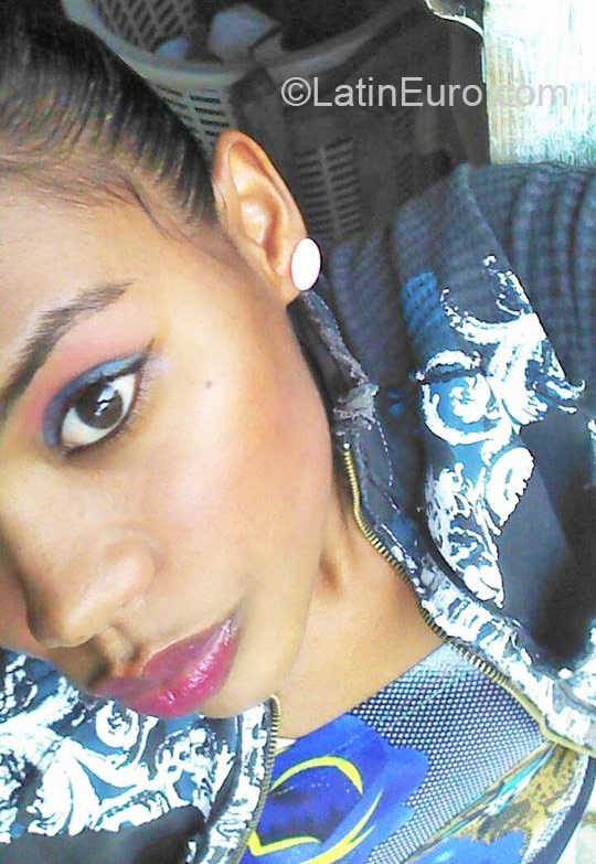 Date this charming Dominican Republic girl Raquel from San francisco de macoris DO21387