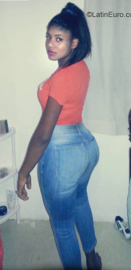 Date this good-looking Dominican Republic girl Yamilka from Santiago DO21405