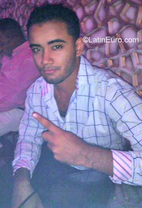Date this happy Dominican Republic man Daniel del vill from Azua DO21416