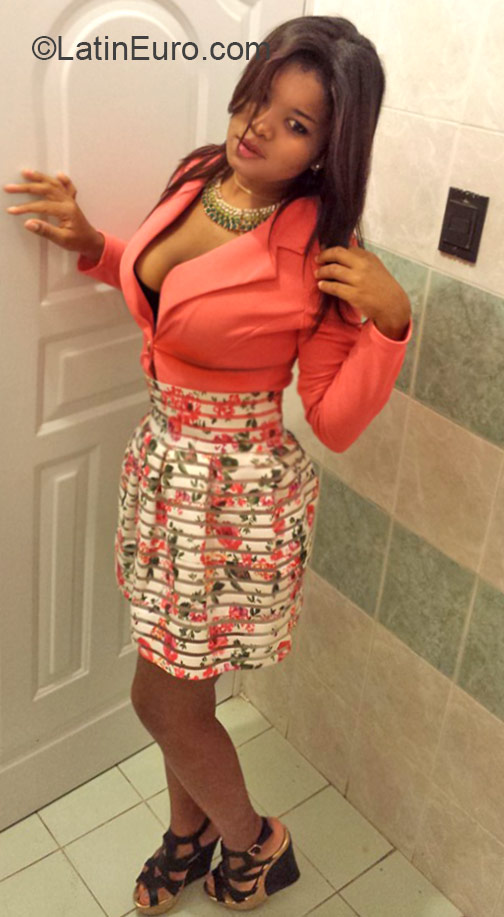Date this attractive Dominican Republic girl Claudia from Higuey DO21458
