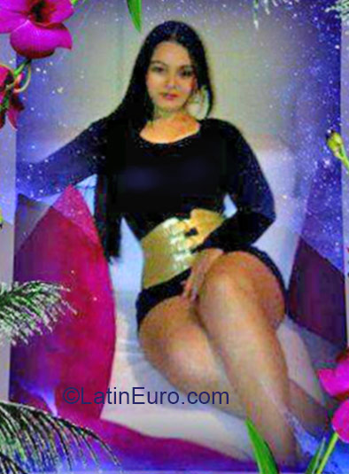 Date this happy Colombia girl Adriana from Cali CO17024