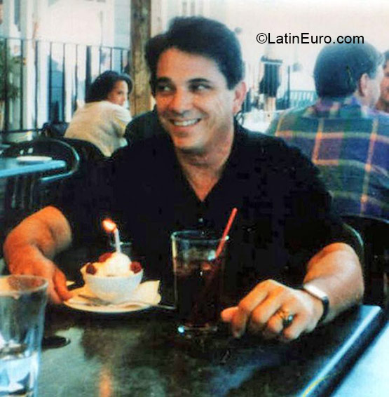 Date this delightful United States man LOURENCO from Elk Grove US15920