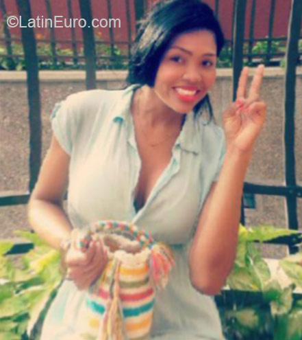 Date this stunning Colombia girl Luchi from Barranquilla CO17036