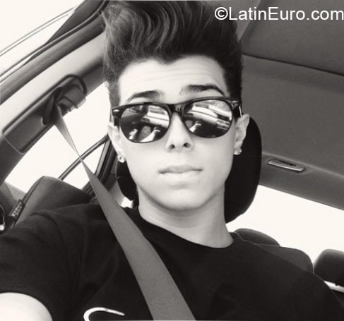 Date this athletic Colombia man Andres from Cali CO17052