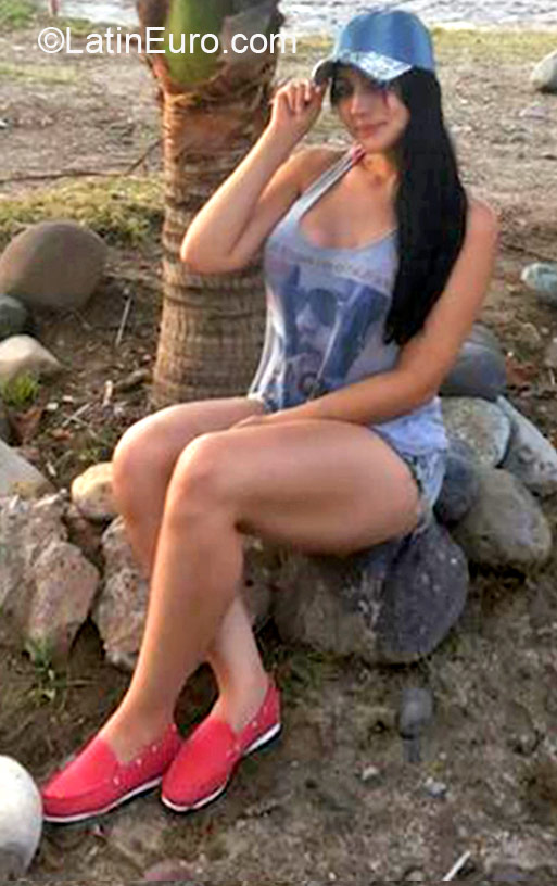 Date this delightful Honduras girl Kary from San Pedro Sula HN1463