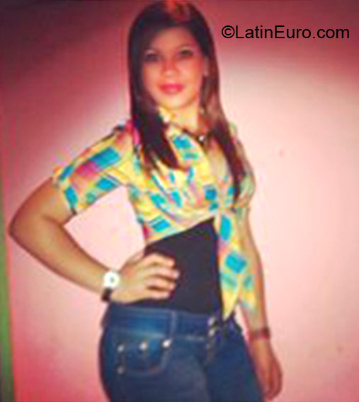 Date this beautiful Dominican Republic girl Yadeilys from Santiago DO21529