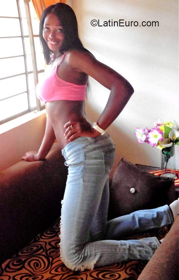 Date this voluptuous Colombia girl Mayerlin from Cali CO17057