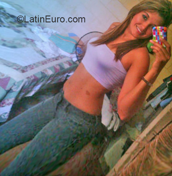 Date this passionate Honduras girl Gloria Samantha from Honduras HN1482