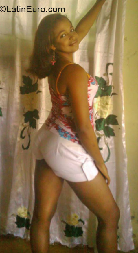 Date this cute Dominican Republic girl Nikaury from San francisco de macoris DO21598