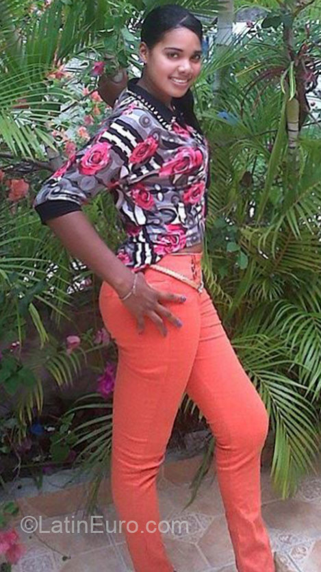 Date this athletic Dominican Republic girl Orquidea from Santo Domingo DO21644
