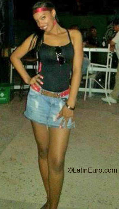 Date this happy Dominican Republic girl Tanari from Santo Domingo DO21691