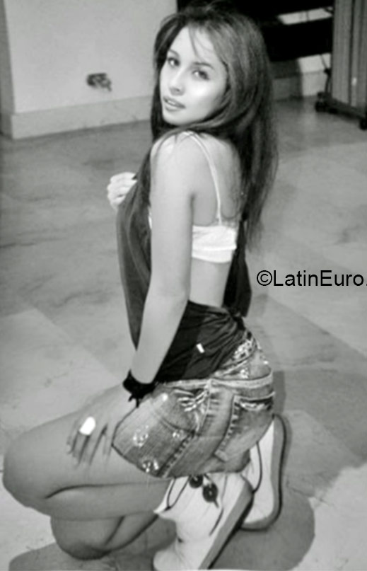 Date this cute Colombia girl Deyi from Medellin CO17149