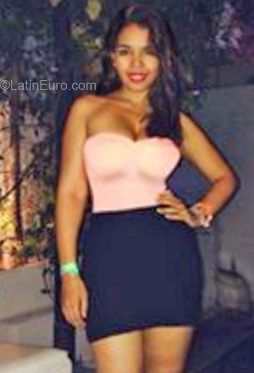 Date this nice looking Colombia girl Kittycolombana from Barranquilla CO17151