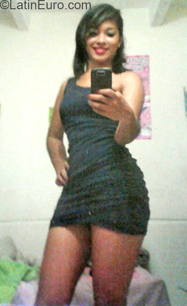 Date this happy Colombia girl Silvana from Medellin CO17175